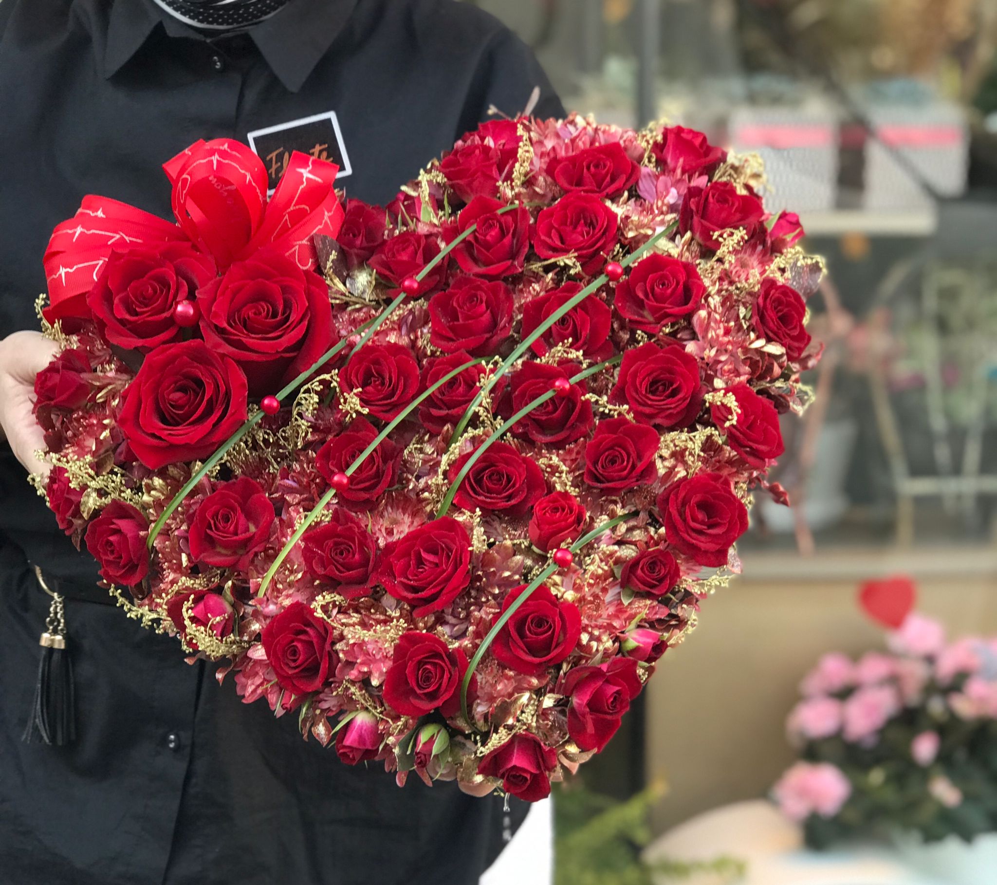 Atanjament compact inimă din trandafiri Florete - Flori online Iasi