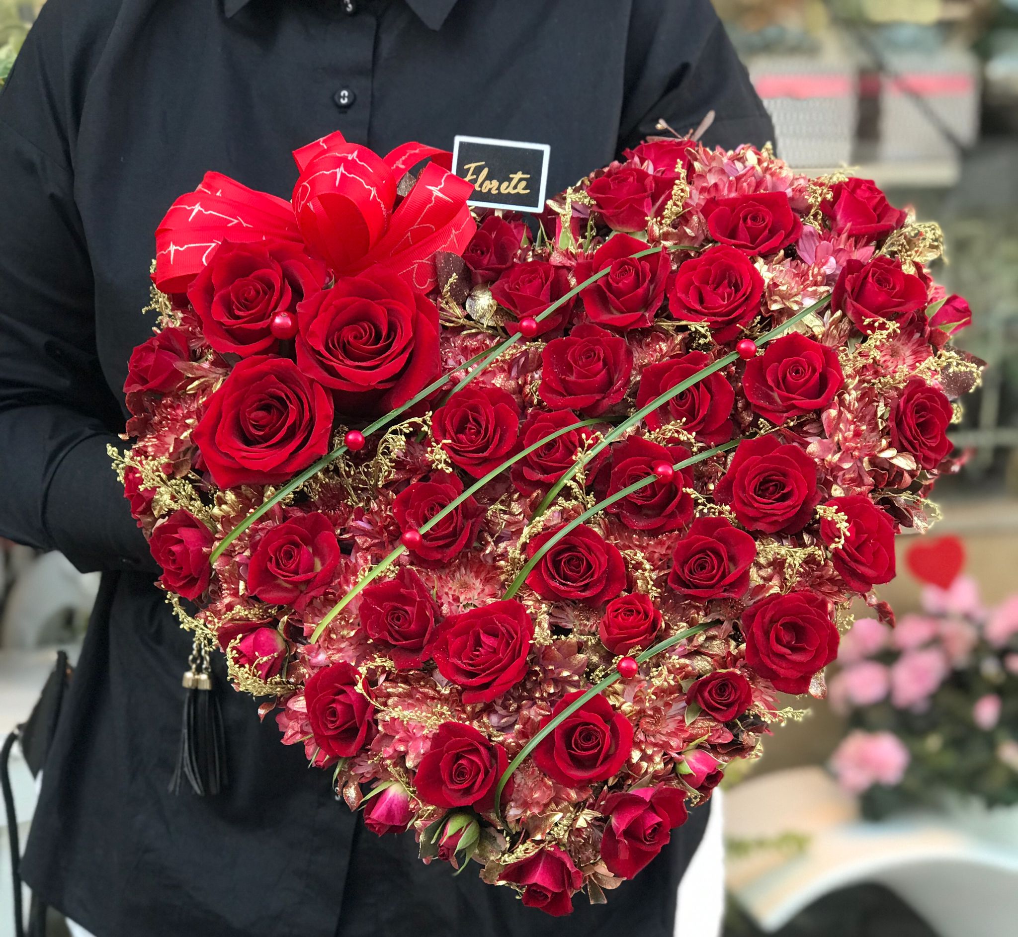 Atanjament compact inimă din trandafiri Florete - Flori online Iasi