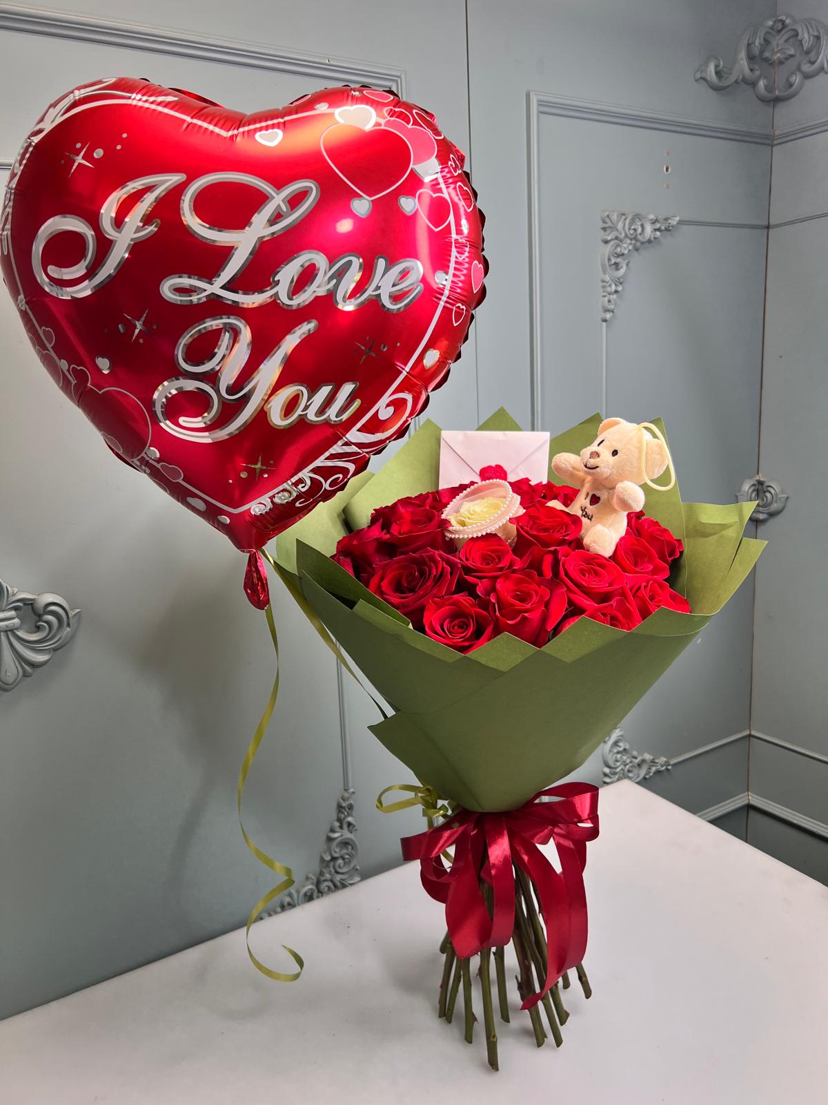 Buchet Bear Hugs and Blooms