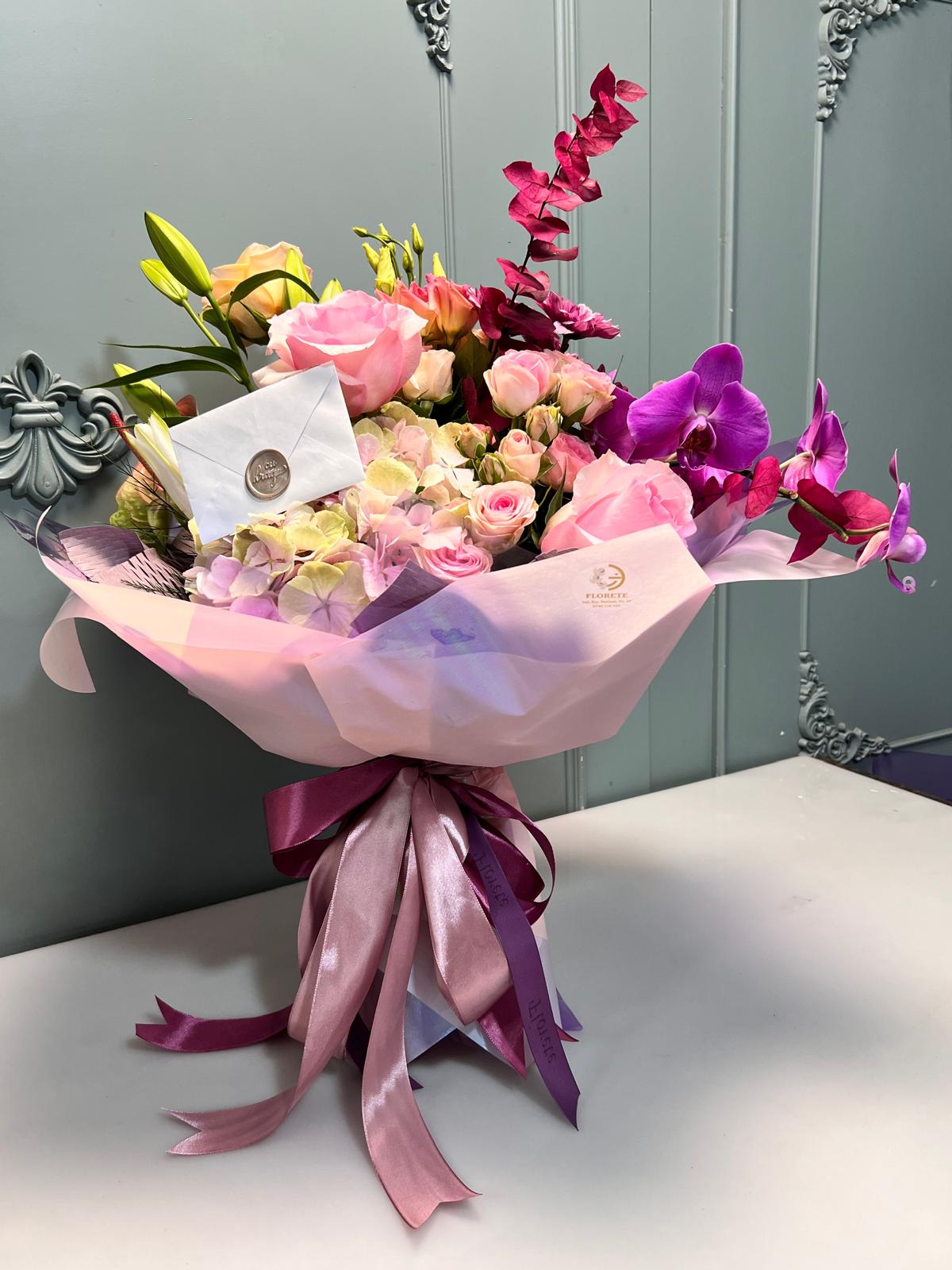 Buchet The Violet Secret