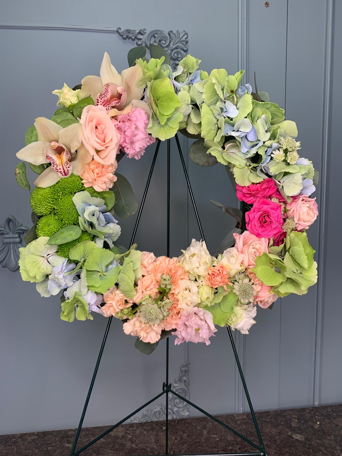 Coroană Funerară Rotundă Doliu și Liniște în Petale