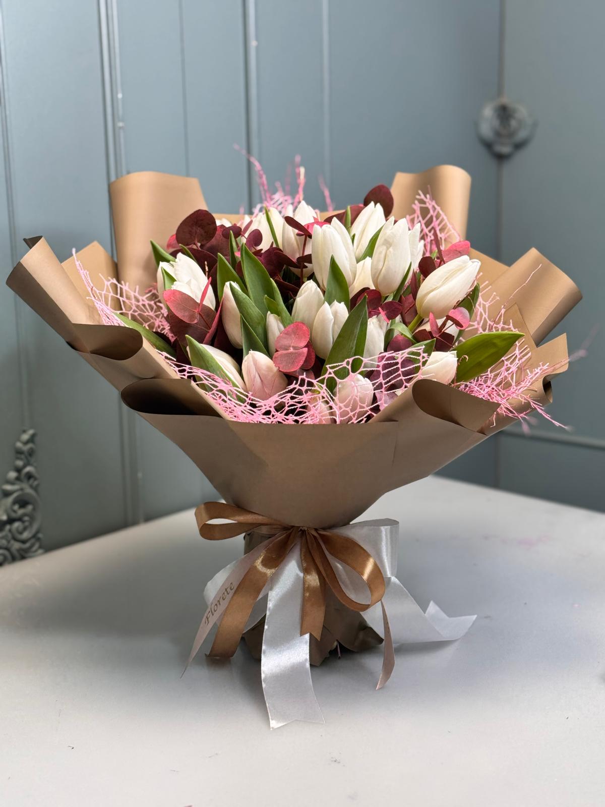 Buchet Pure White Tulips