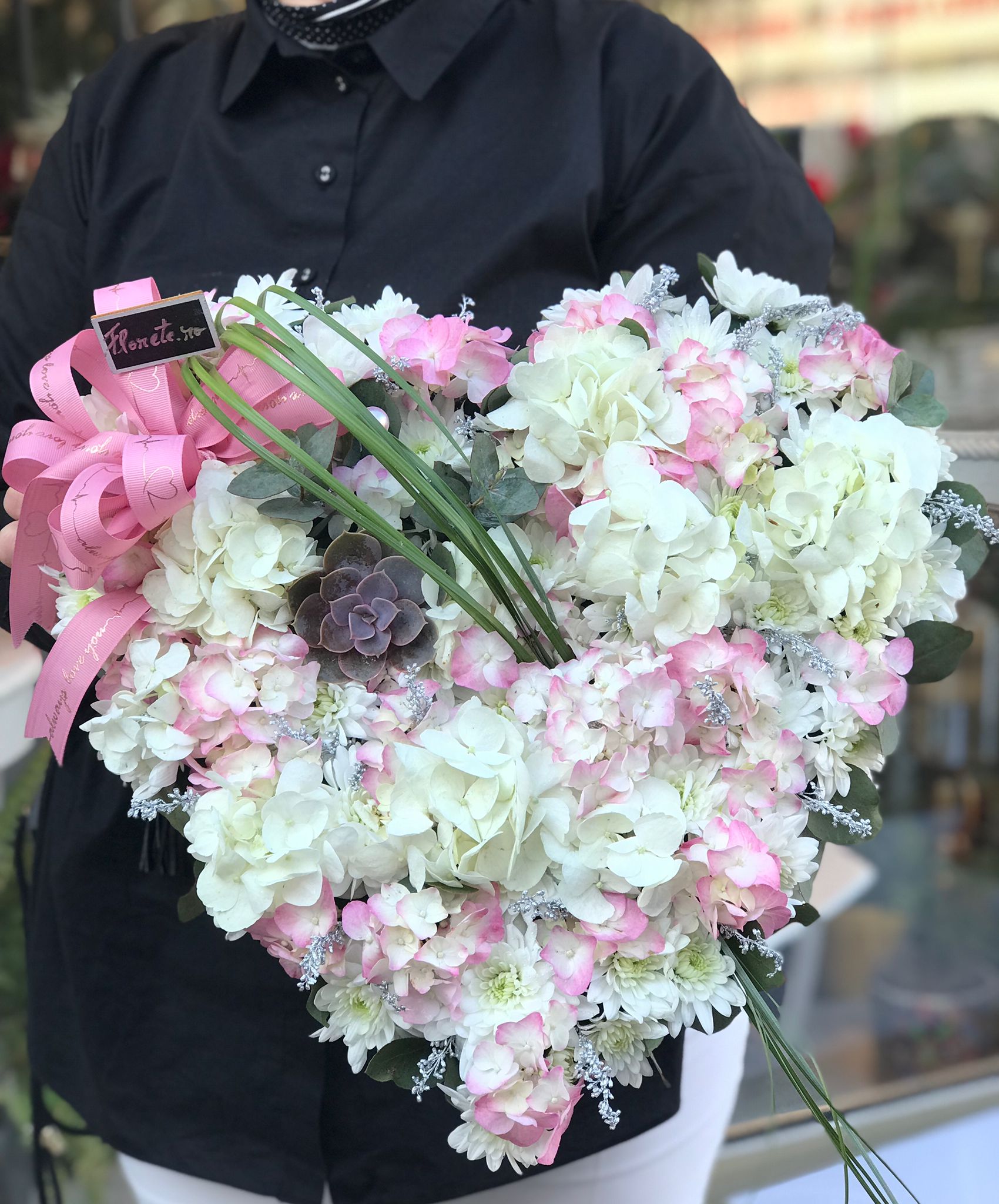 Aranjament compact inimă din hortensia Florete - Flori online Iasi